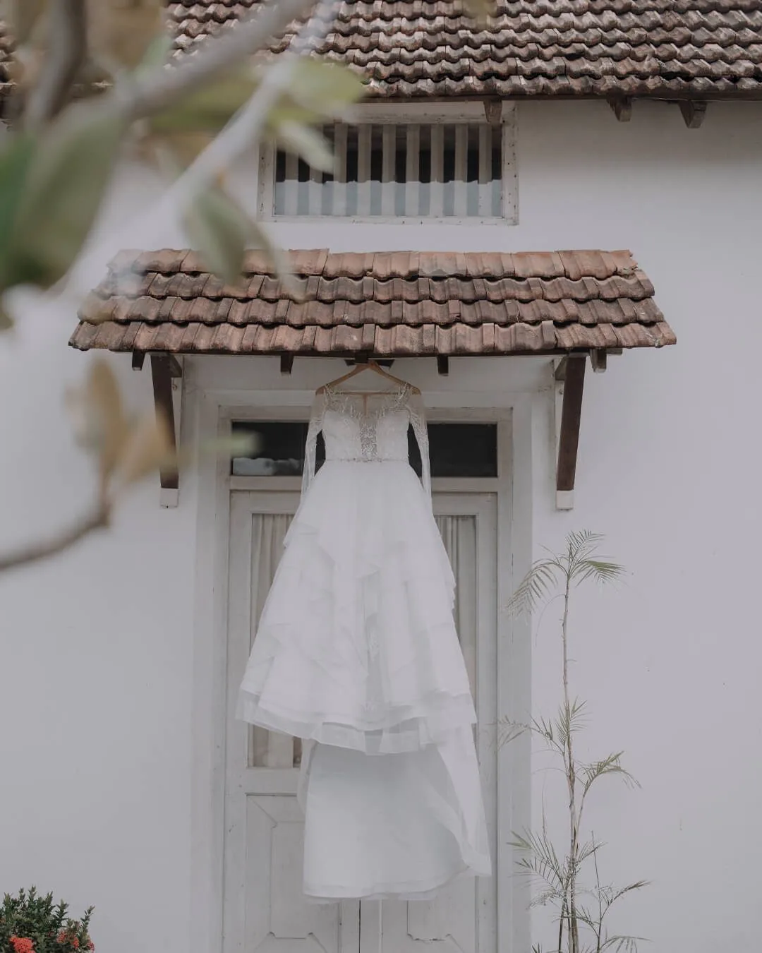 SHERLIN & LINAKAR — wedding candid moment