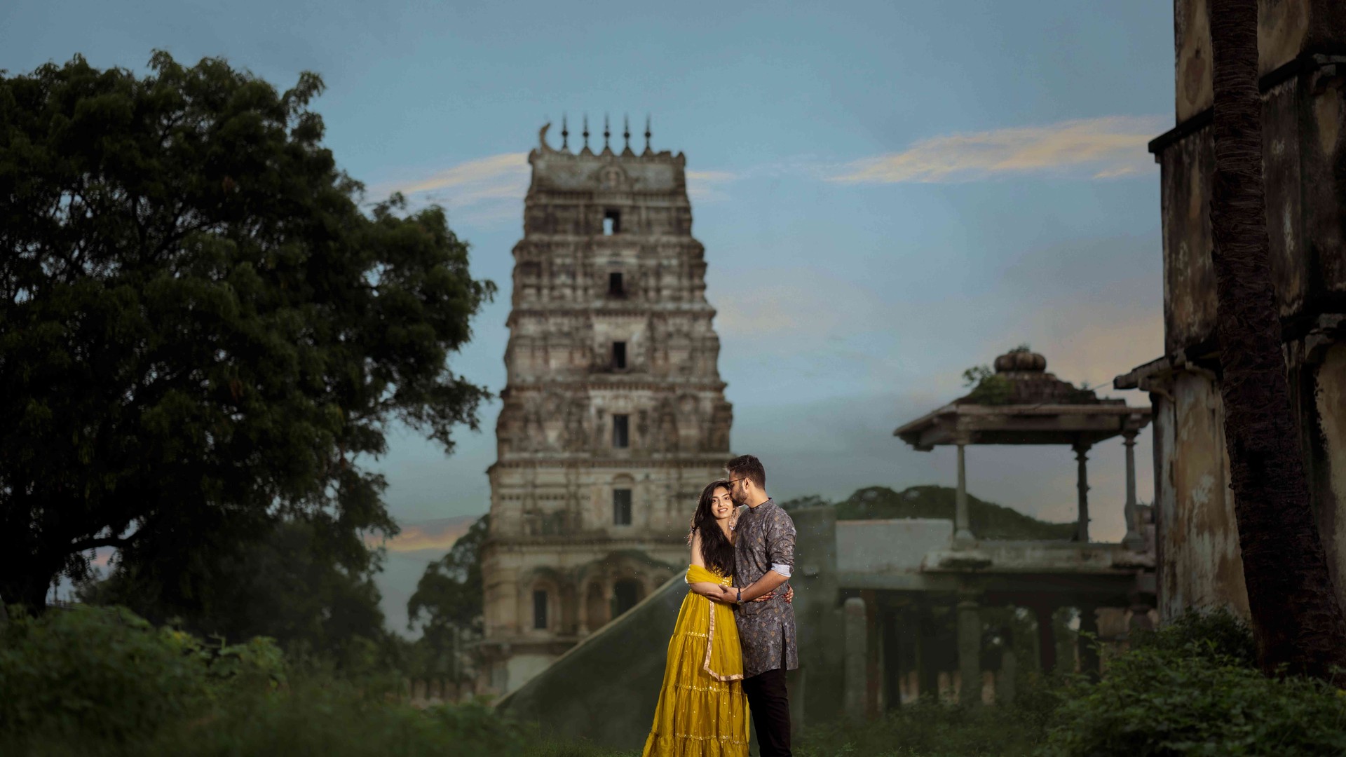 Couple first look moment